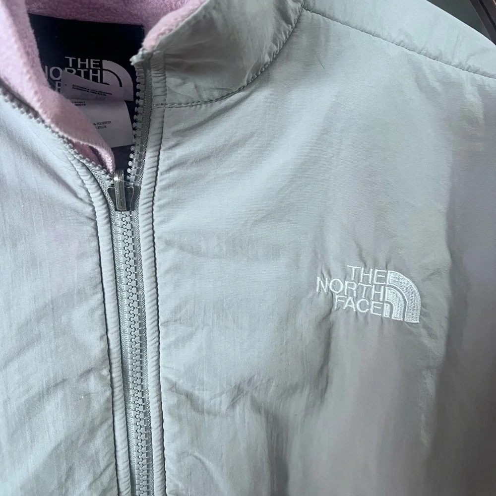 The North Face Girls XL Pink and Gray Jacket EUC - Picture 3 of 5
